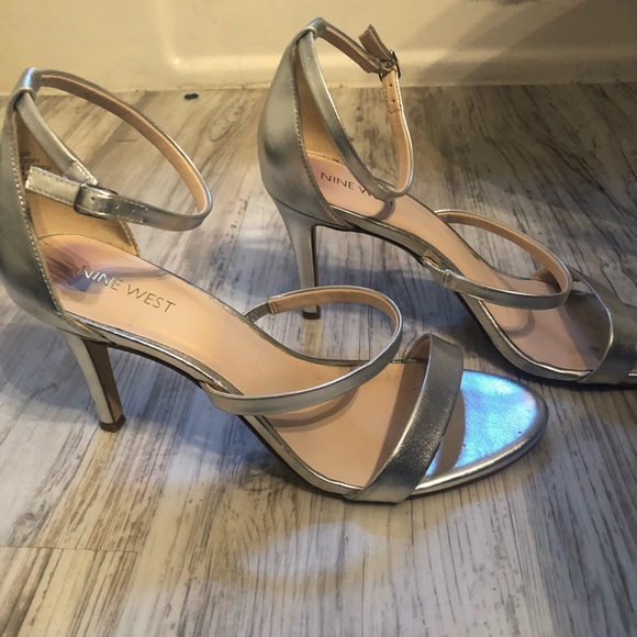 Nine West silver heels worn once - Picture 4 of 8